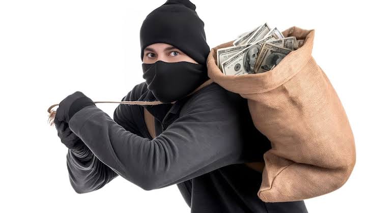 تفاوت سرقت با اختلاس؛ چرا در اختلاس دست کسی بریده نمی‌شود؟